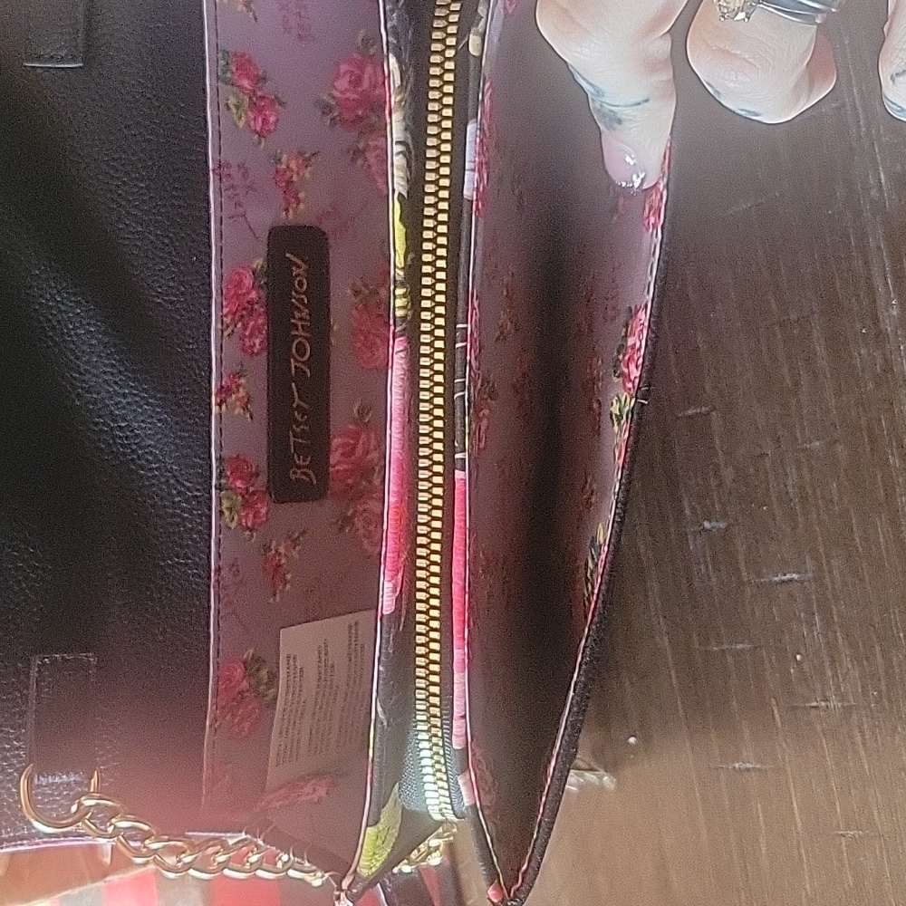 Betsey Johnson crossbody - Picture 3 of 3